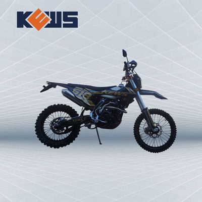 Sepeda Motor Hitam Dengan Stiker Emas 300CC Euro 4 Sepeda Motor NC300S On Road Dirt Bikes
