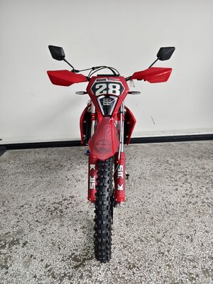 KEWS k28 Edisi-R Sepeda Motor Enduro 4 Tak dengan Mesin 4-Tak Berpendingin Cairan, Jarak Bebas ke Tanah 300mm, dan Cakram Ganda Berdiameter Besar